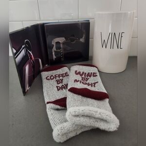 WINE GIFT SET INCLUDING RAE DUNN CHILLER, LEGNOART CORKSCREW AND SOCKS